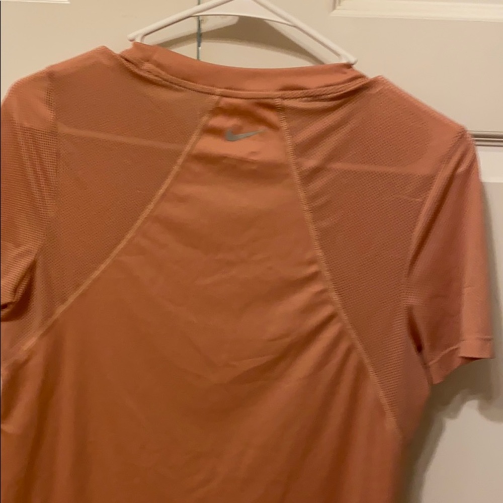 nike tee!!MAKE AN OFFER - Picture 4 of 5